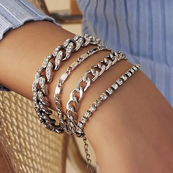 ⚡️Fabulous⚡️New 4 Rhinestone Chain Bracelets - Picture 1 of 5